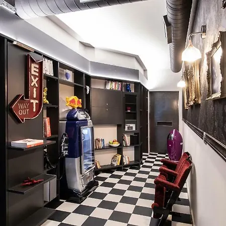 Bespoke House Aparthotel 3*