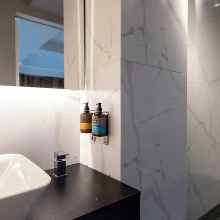 Bespoke House Aparthotel 3*