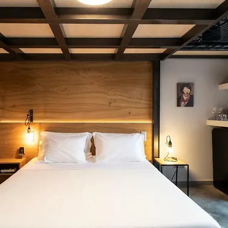 Bespoke House Aparthotel 3*