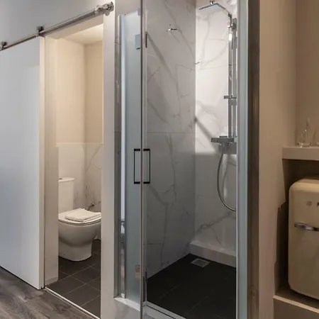Bespoke House Aparthotel 3*
