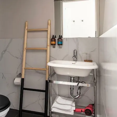 Aparthotel Bespoke House 3*